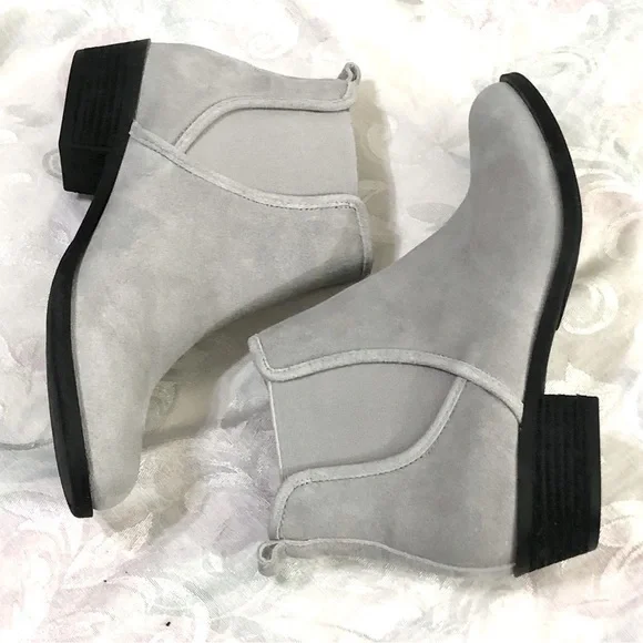 Isaac Mizrahi Live Chelsea Boots Suede Light Grey Cement Gloria sz 10 New No Box - Picture 7 of 11